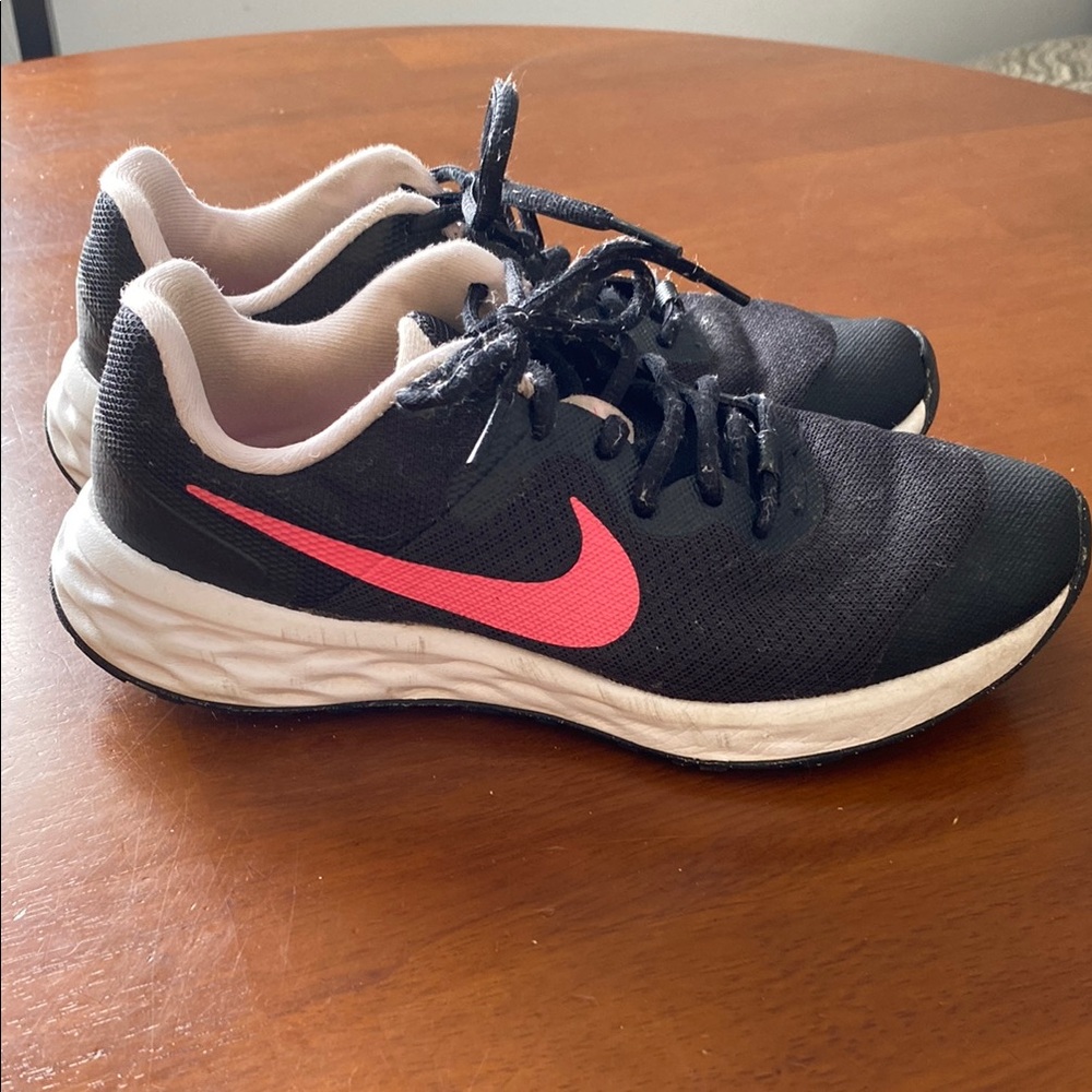 Nike Black and Pink Running Shoes Size 4.5